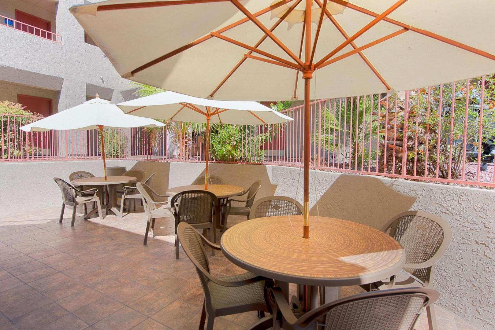 Best Western InnSuites Tucson Foothills Hotel & Suites