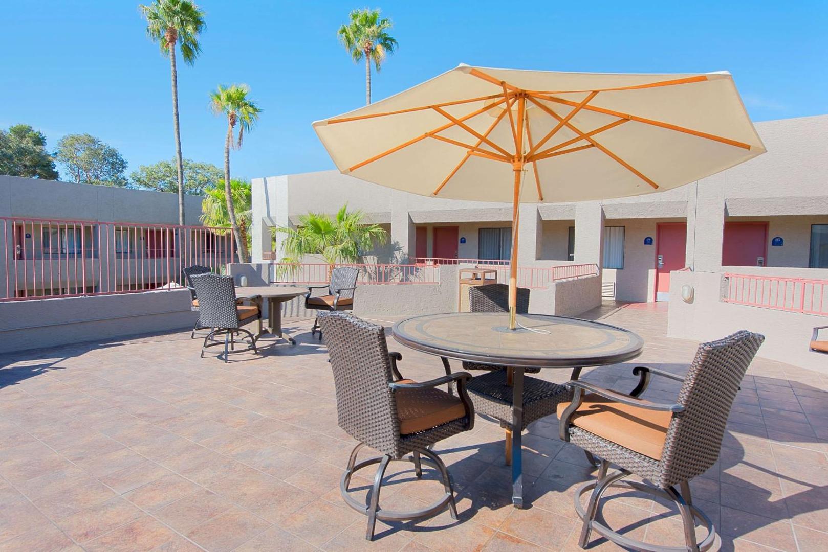 Best Western InnSuites Tucson Foothills Hotel & Suites