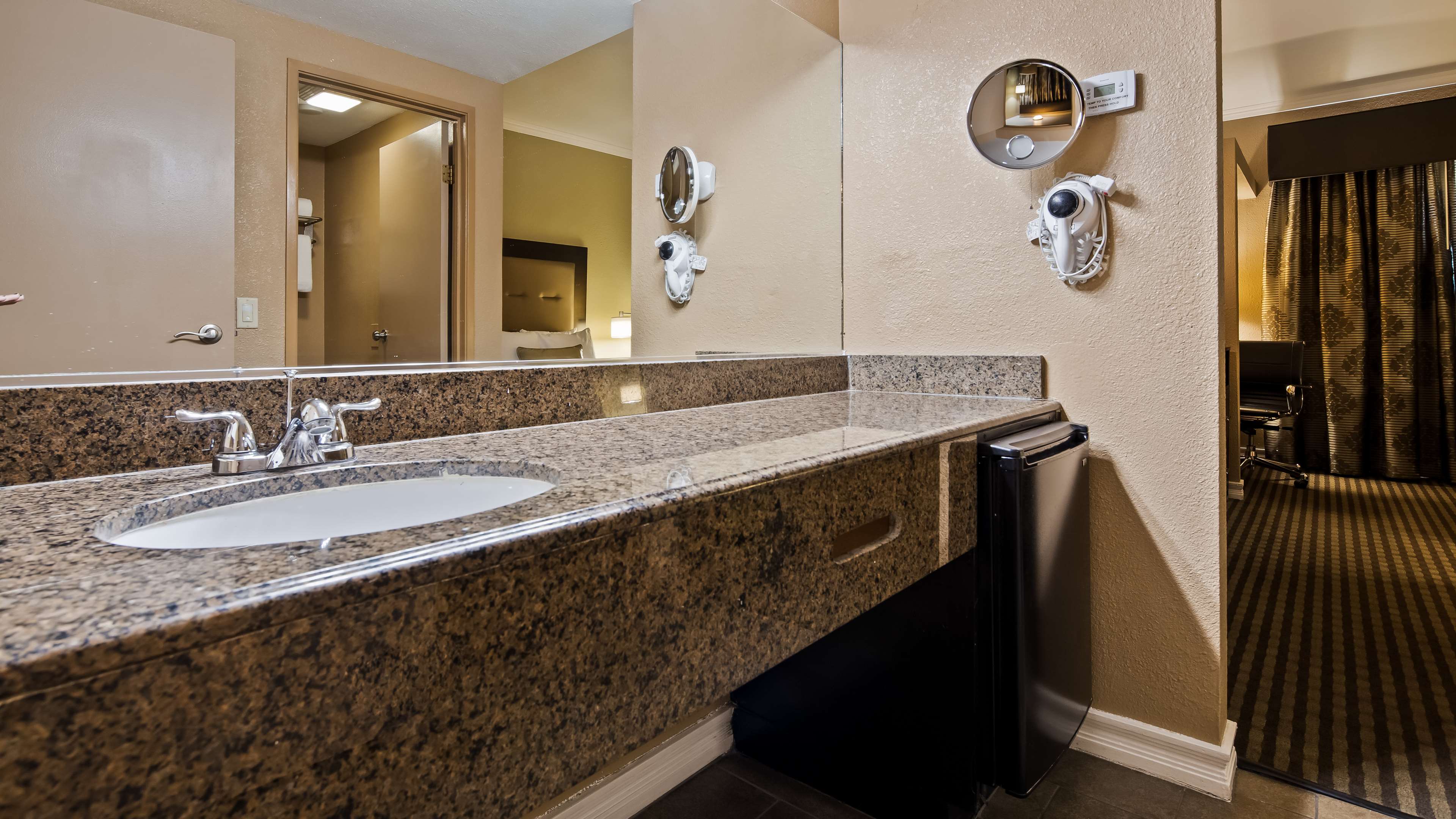 Best Western Royal Sun Inn & Suites