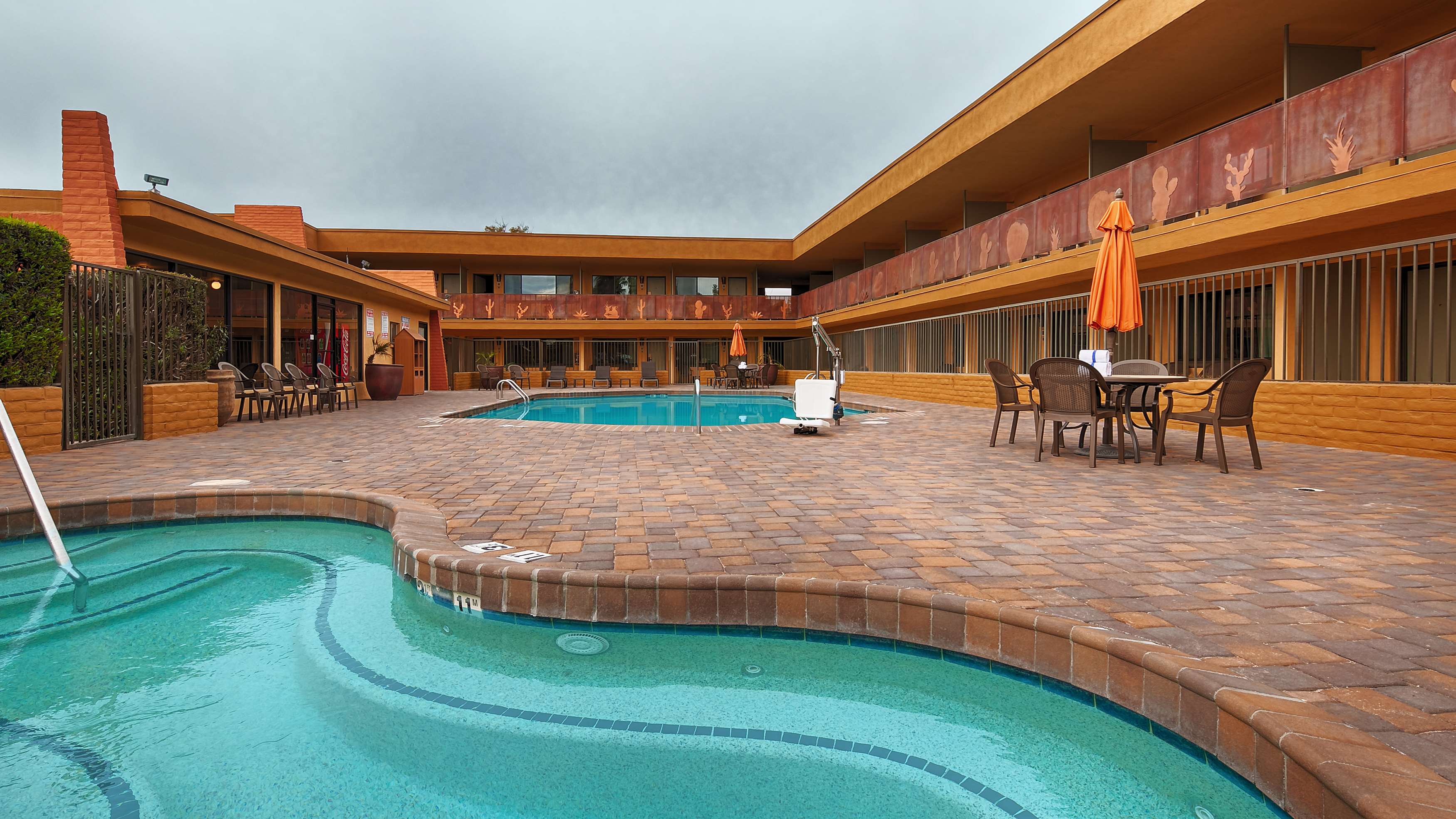 Best Western Royal Sun Inn & Suites