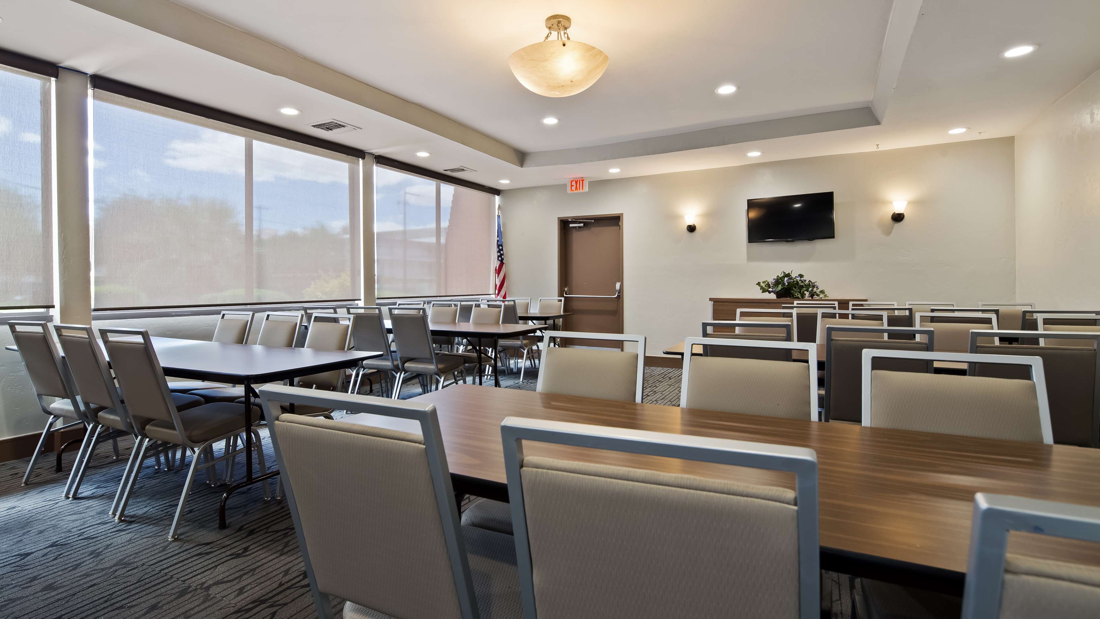 Best Western Royal Sun Inn & Suites