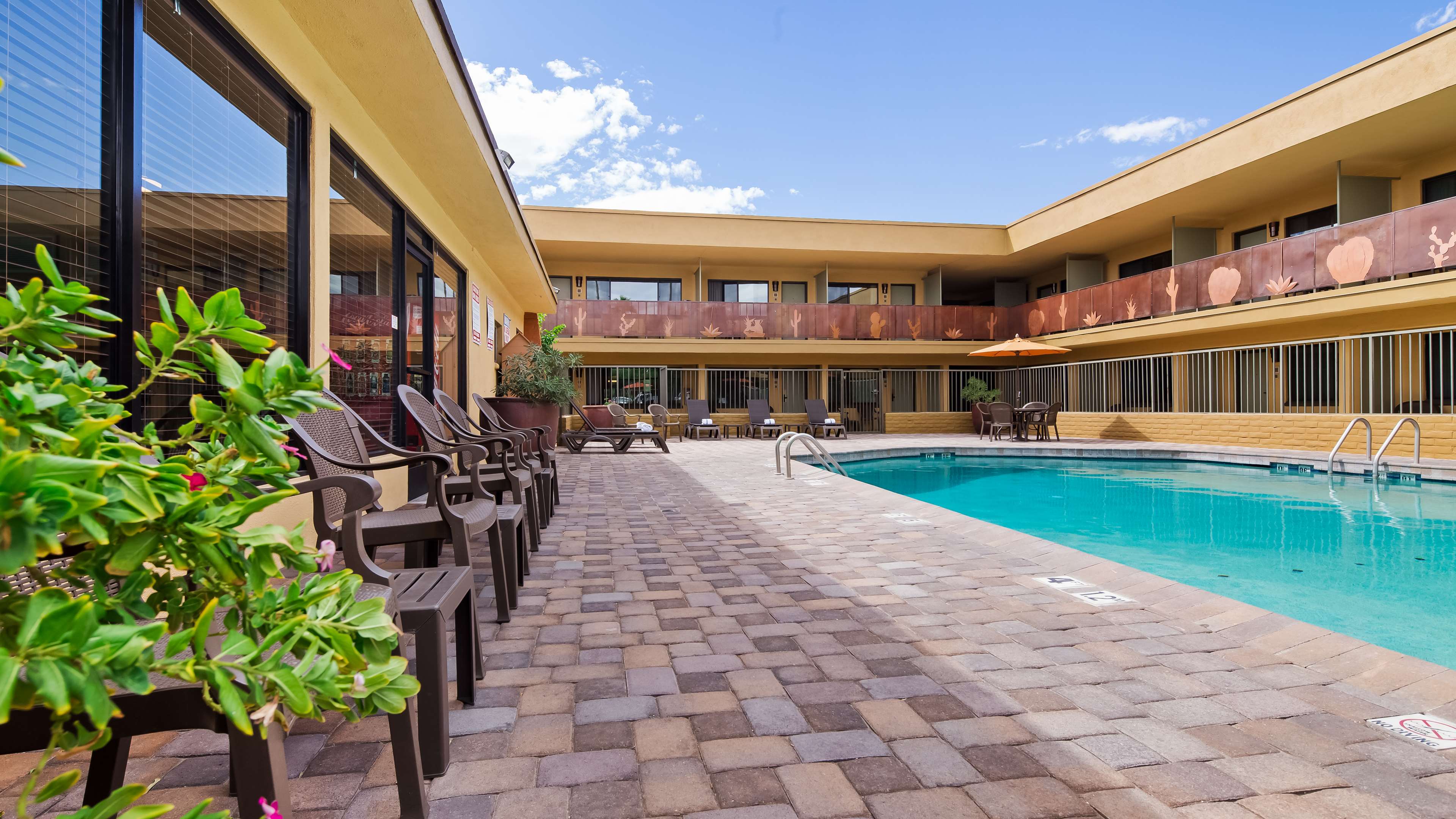 Best Western Royal Sun Inn & Suites