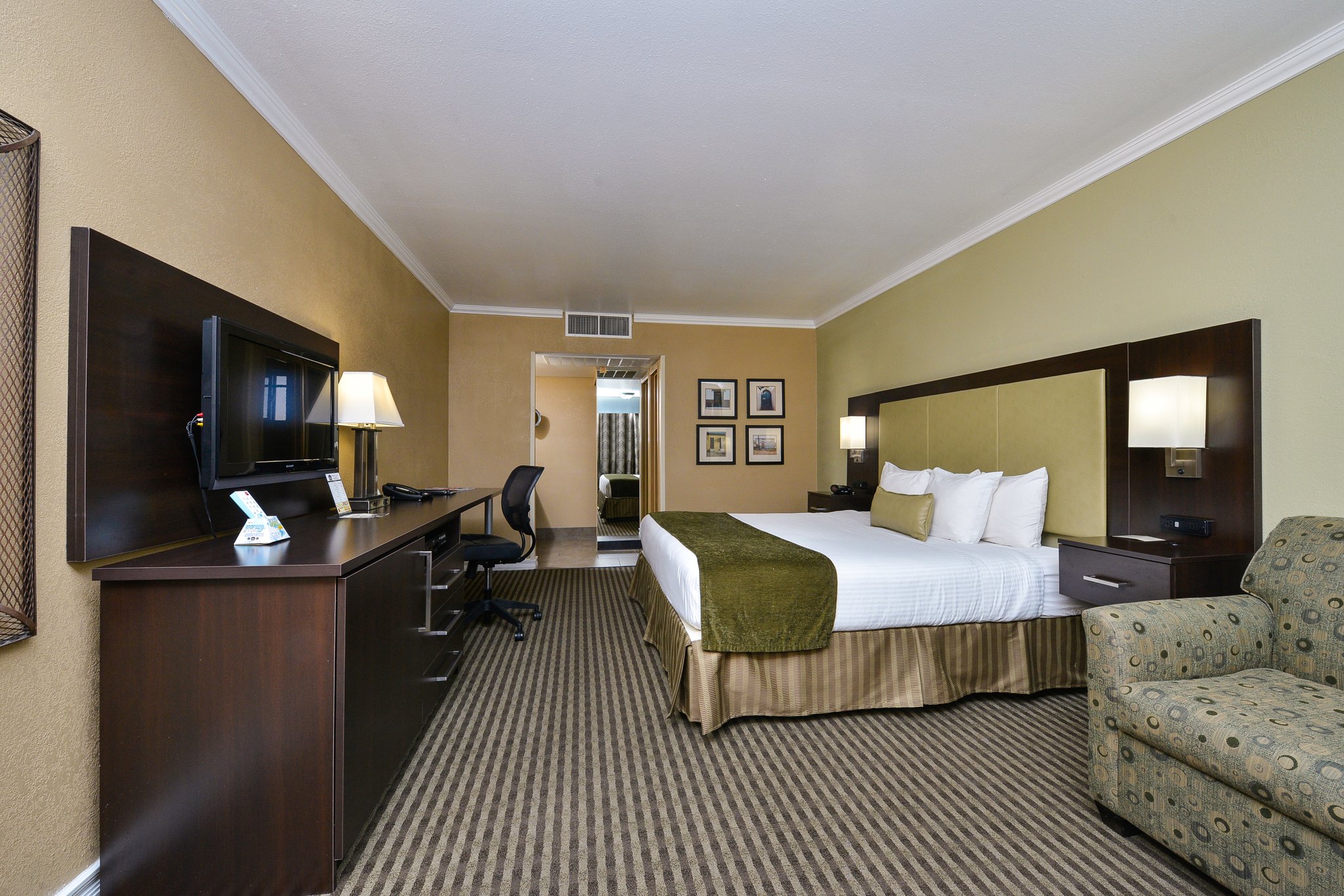 Best Western Royal Sun Inn & Suites