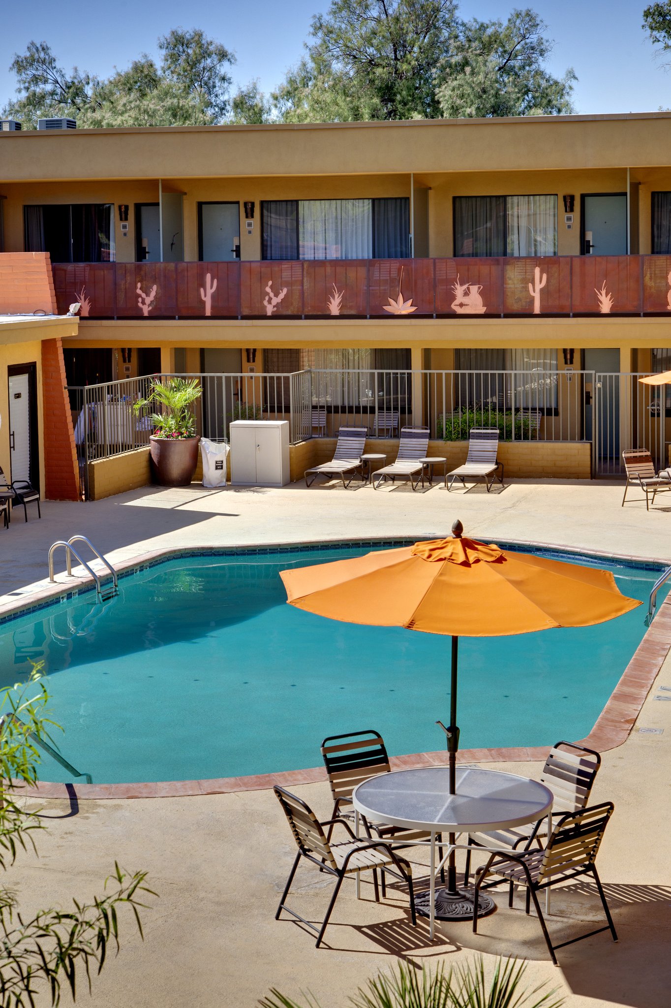 Best Western Royal Sun Inn & Suites