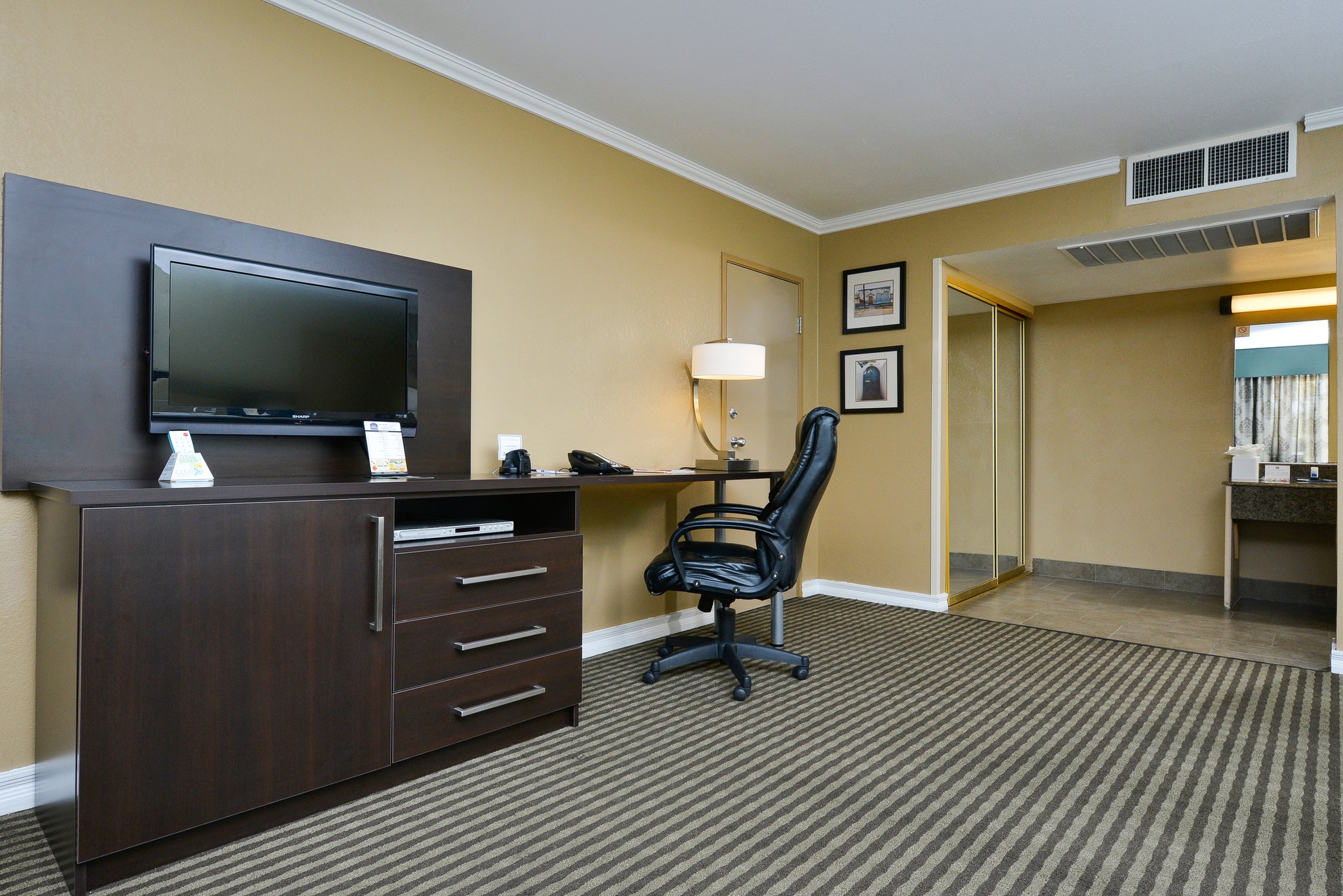 Best Western Royal Sun Inn & Suites