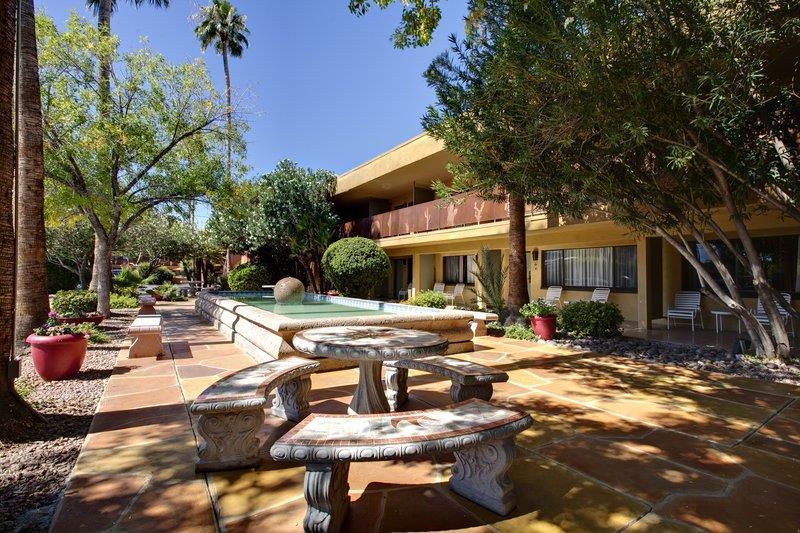 Best Western Royal Sun Inn & Suites