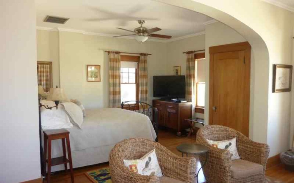 Catalina Park Inn Bed and Breakfast
