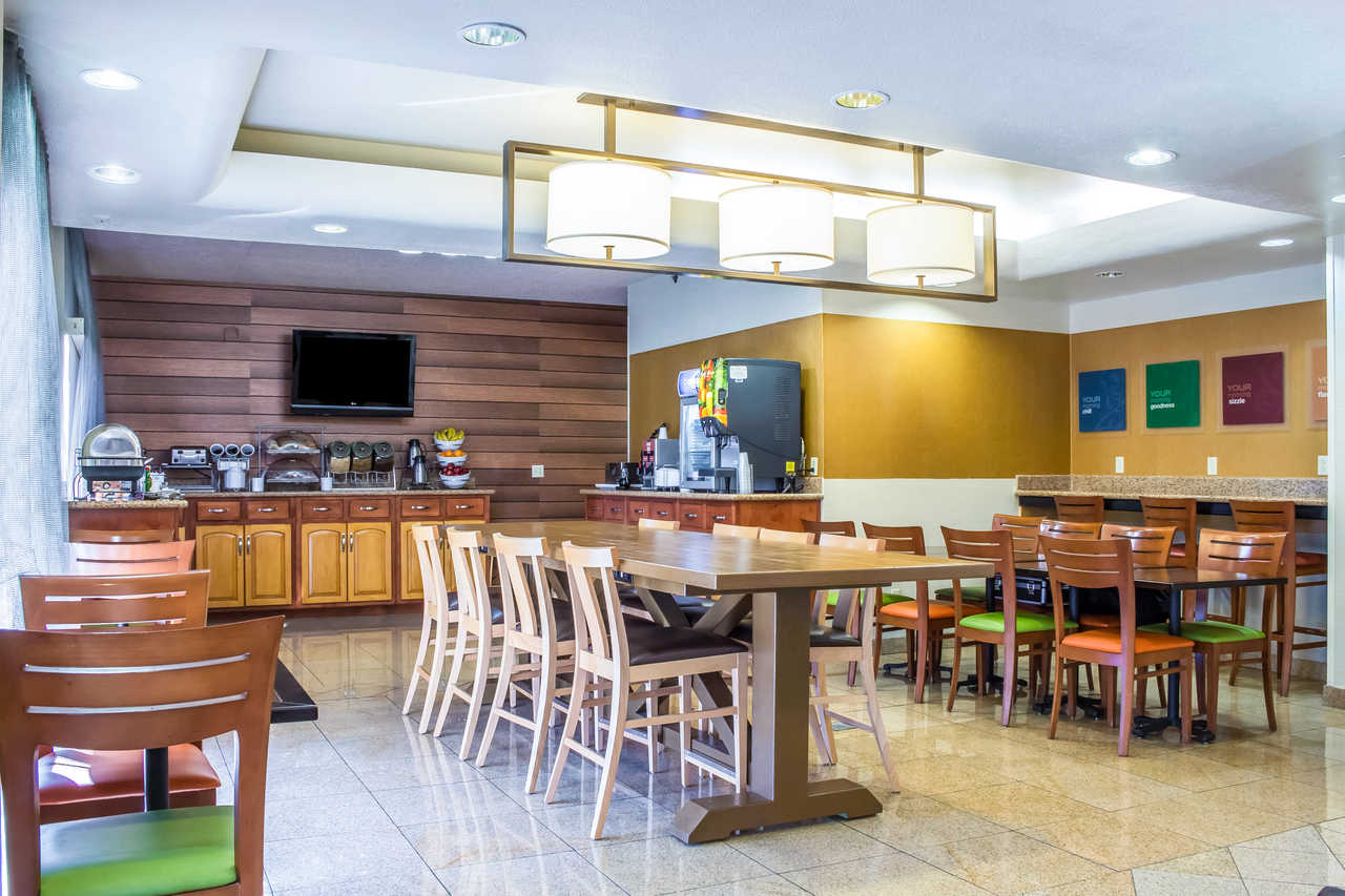 Comfort Inn & Suites Near Kino Sports Complex