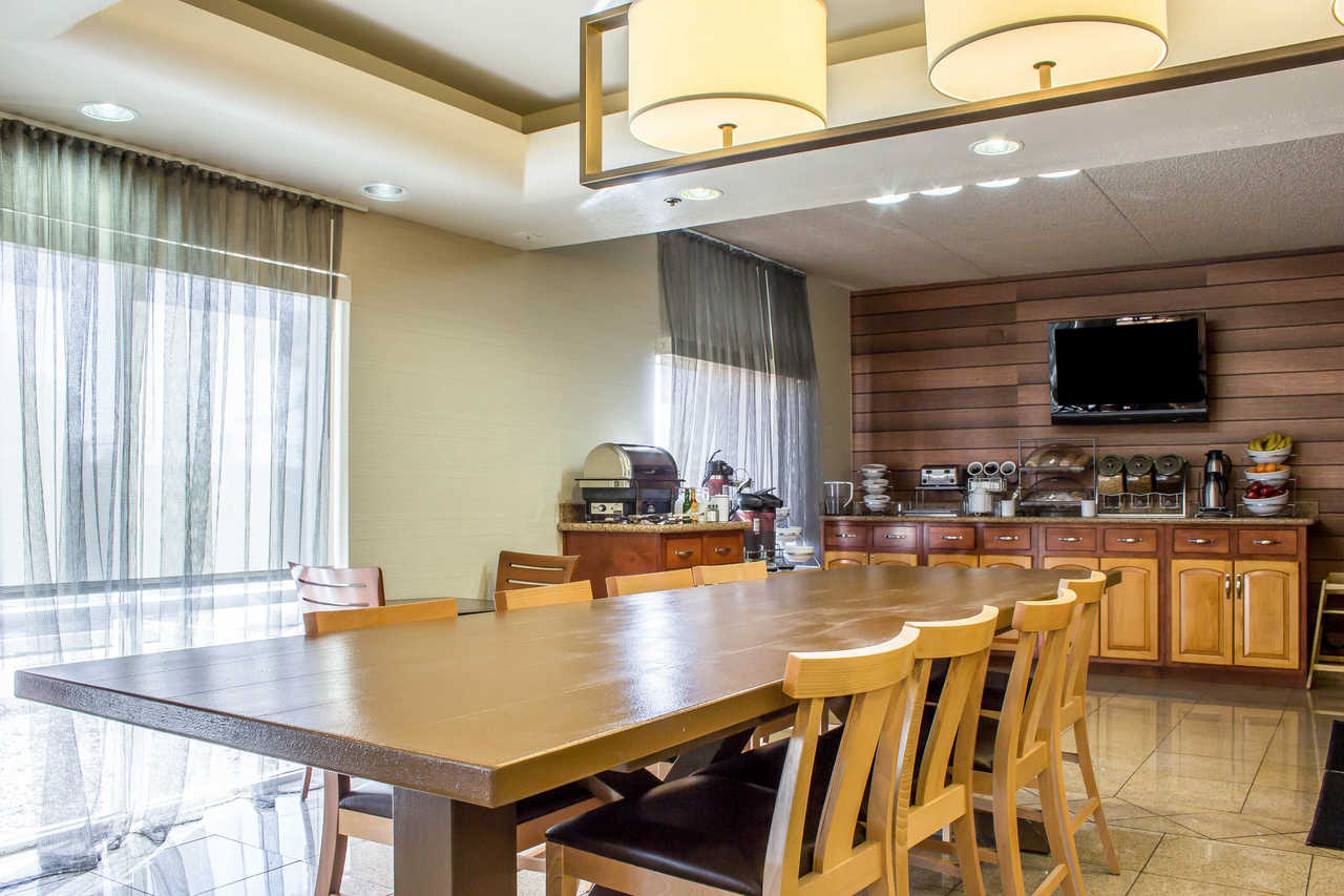Comfort Inn & Suites Near Kino Sports Complex