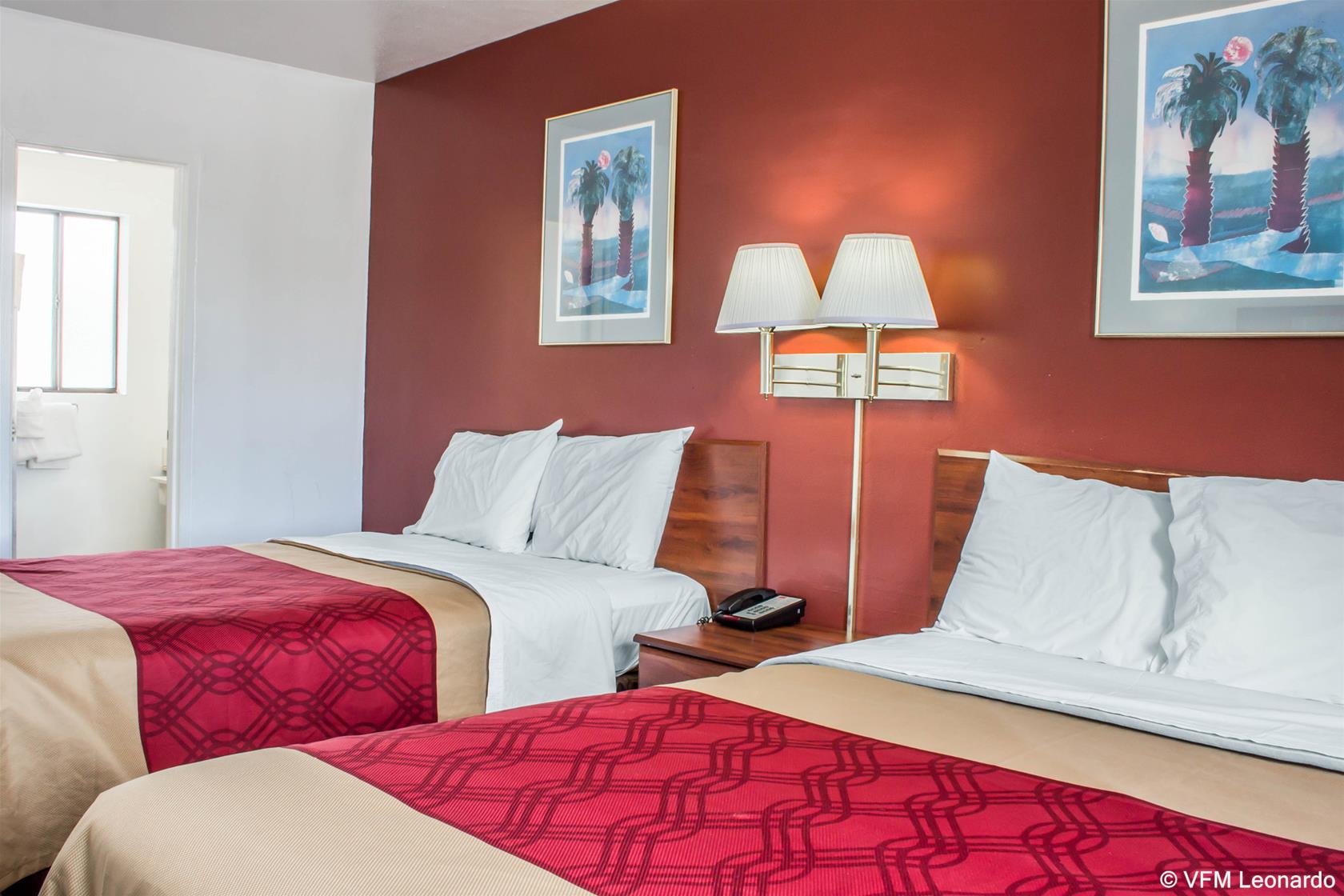 Econo Lodge University