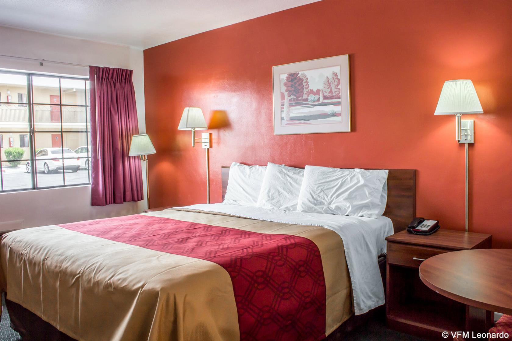 Econo Lodge University