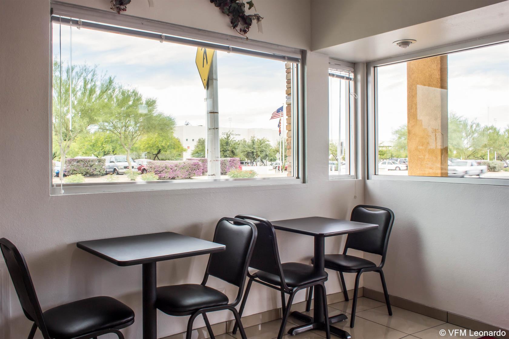 Econo Lodge University