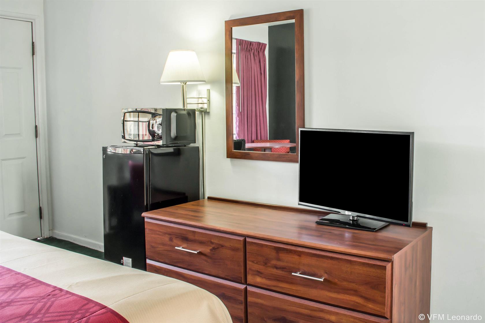 Econo Lodge University