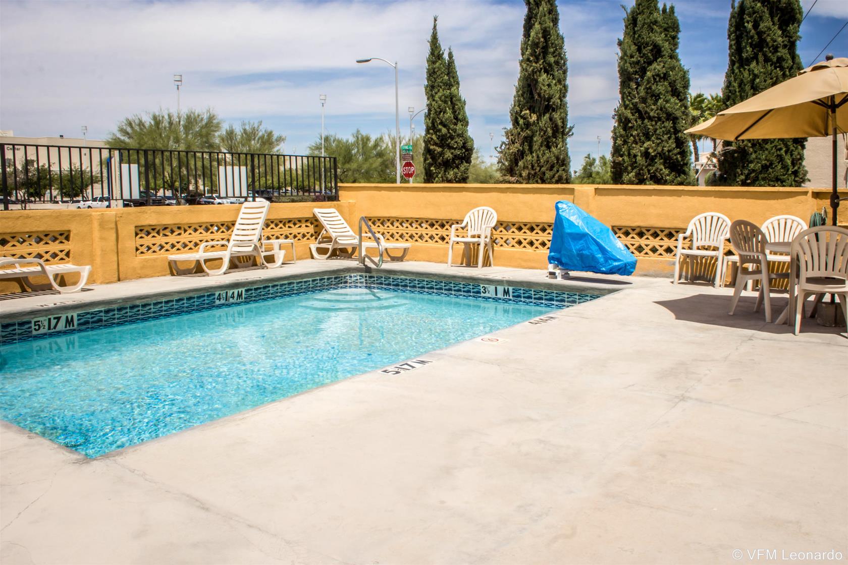 Econo Lodge University