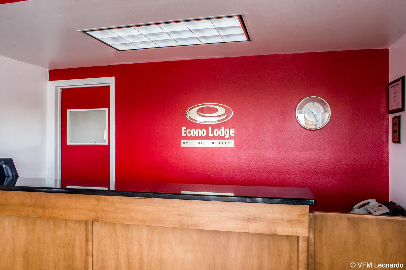 Econo Lodge University