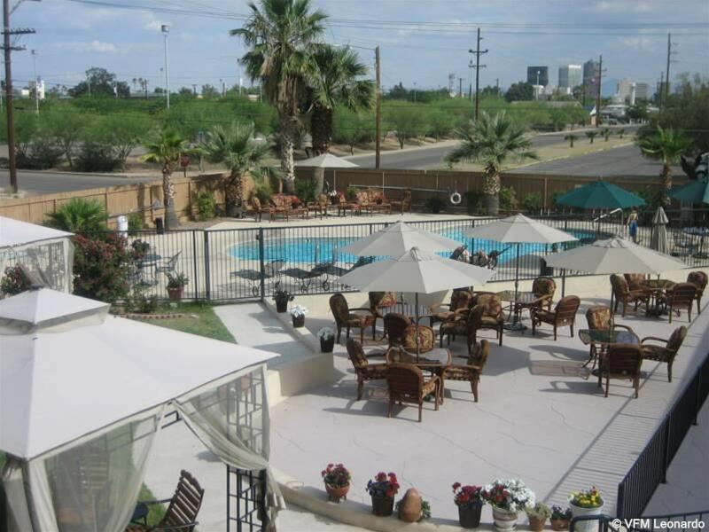 Fortuna Inn & Suites