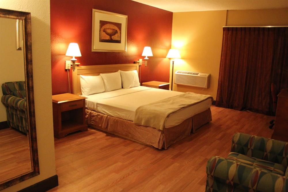 Fortuna Inn & Suites