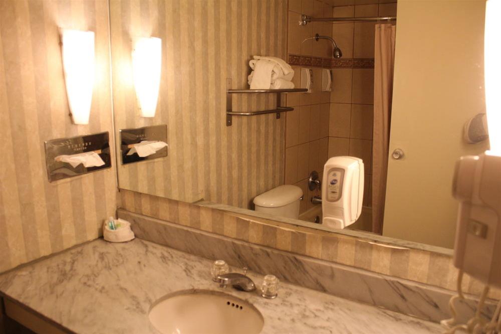 Fortuna Inn & Suites