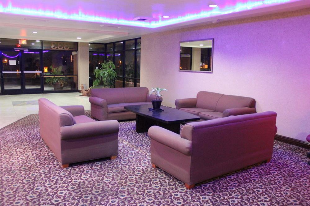 Fortuna Inn & Suites