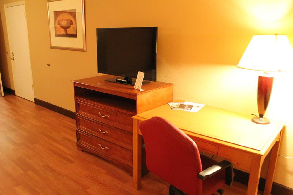 Fortuna Inn & Suites