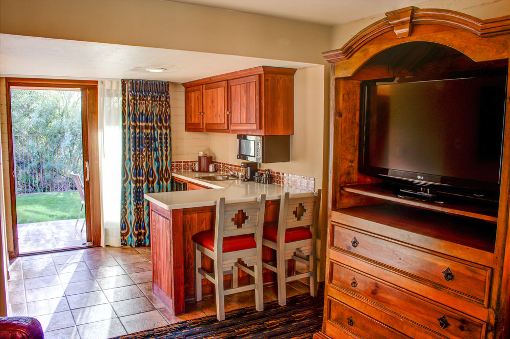 La Posada Lodge and Casitas