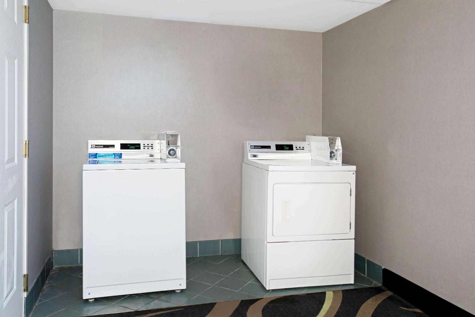 La Quinta Inn & Suites by Wyndham Tucson Airport