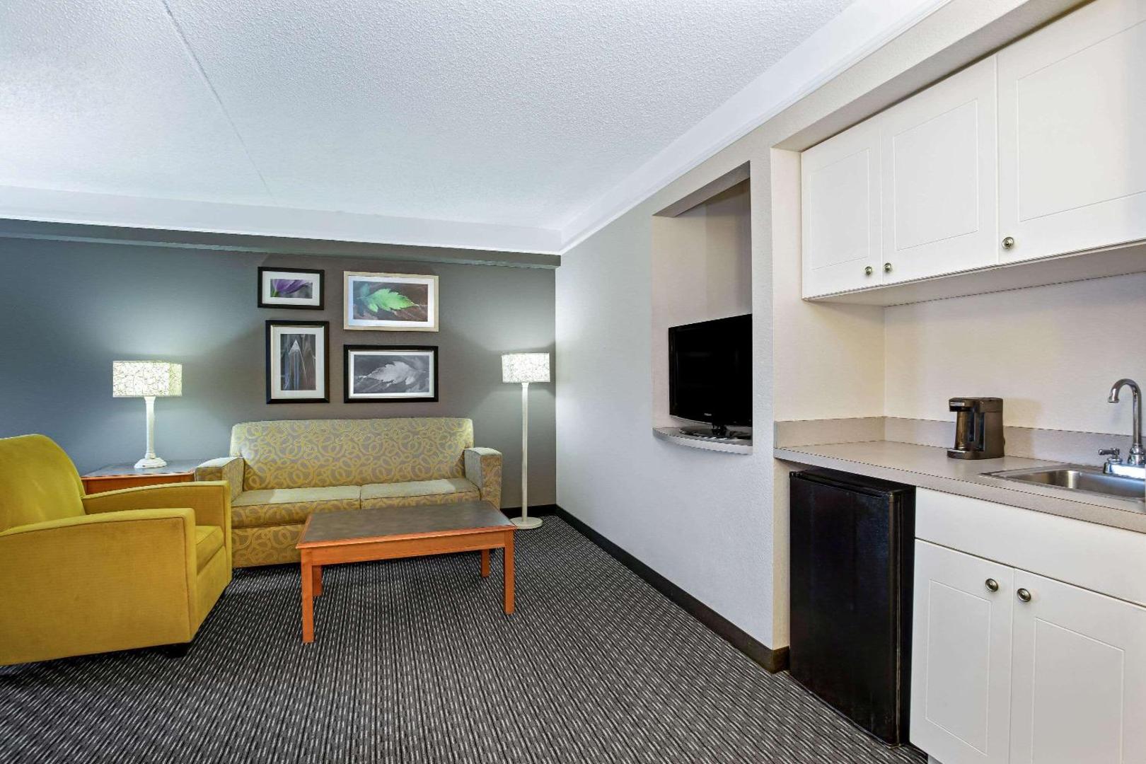 La Quinta Inn & Suites by Wyndham Tucson Airport