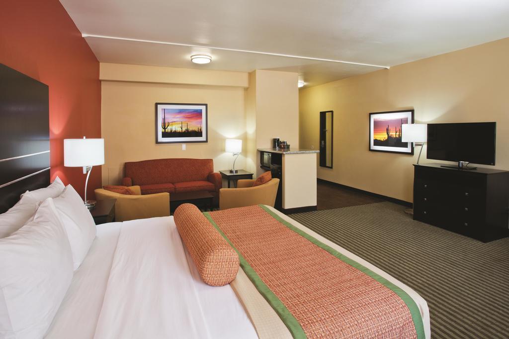 La Quinta Inn & Suites by Wyndham Tucson - Reid Park
