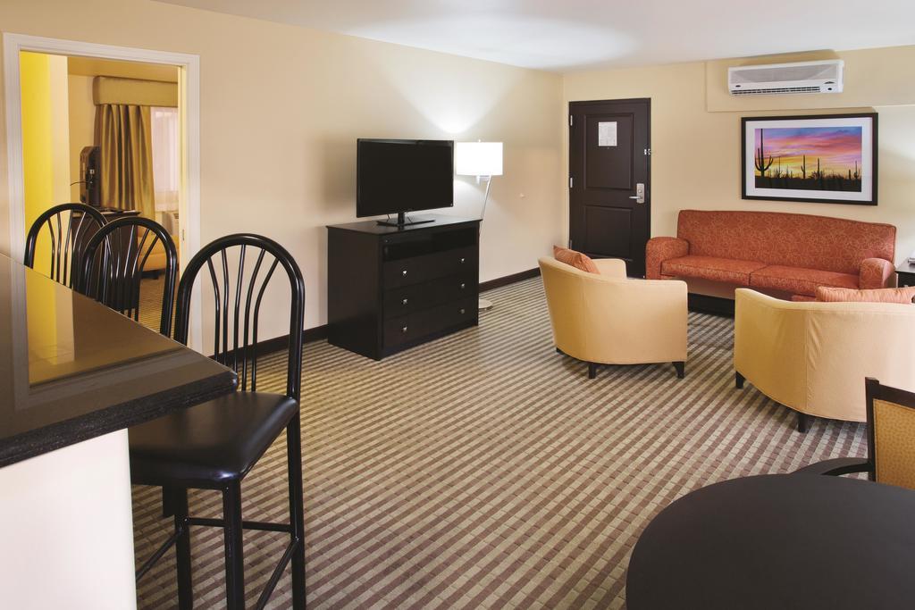 La Quinta Inn & Suites by Wyndham Tucson - Reid Park