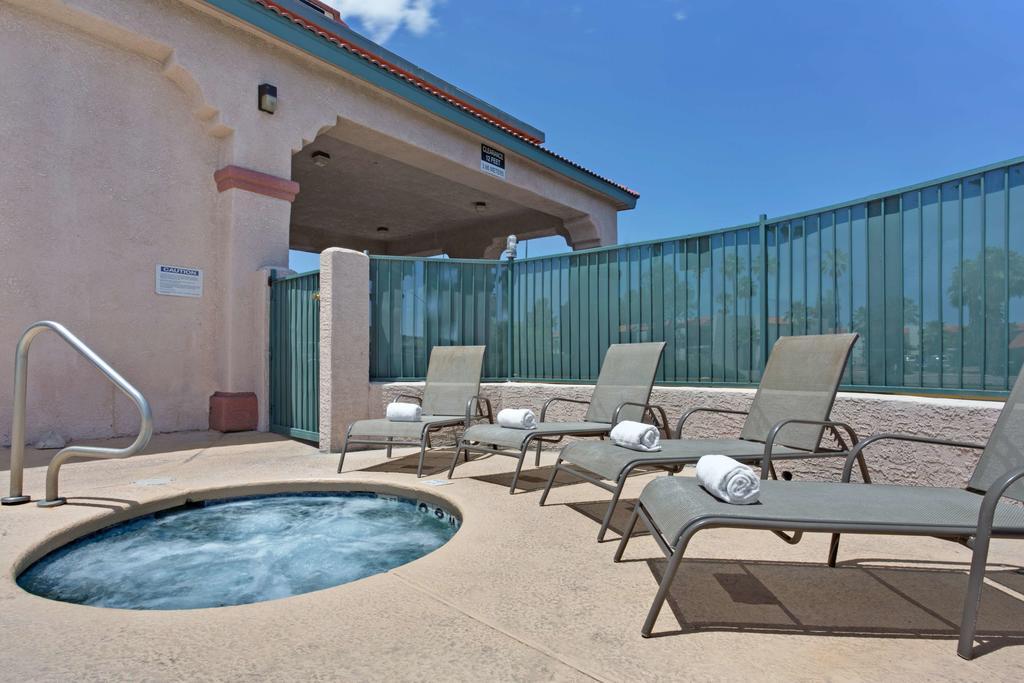 Super 8 by Wyndham Tucson Downtown Convention Center
