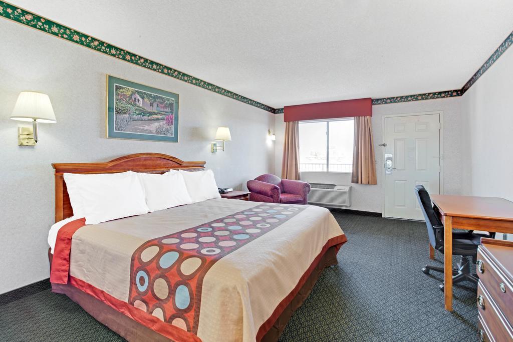 Super 8 by Wyndham Tucson Downtown Convention Center