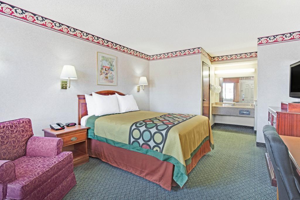 Super 8 by Wyndham Tucson Downtown Convention Center