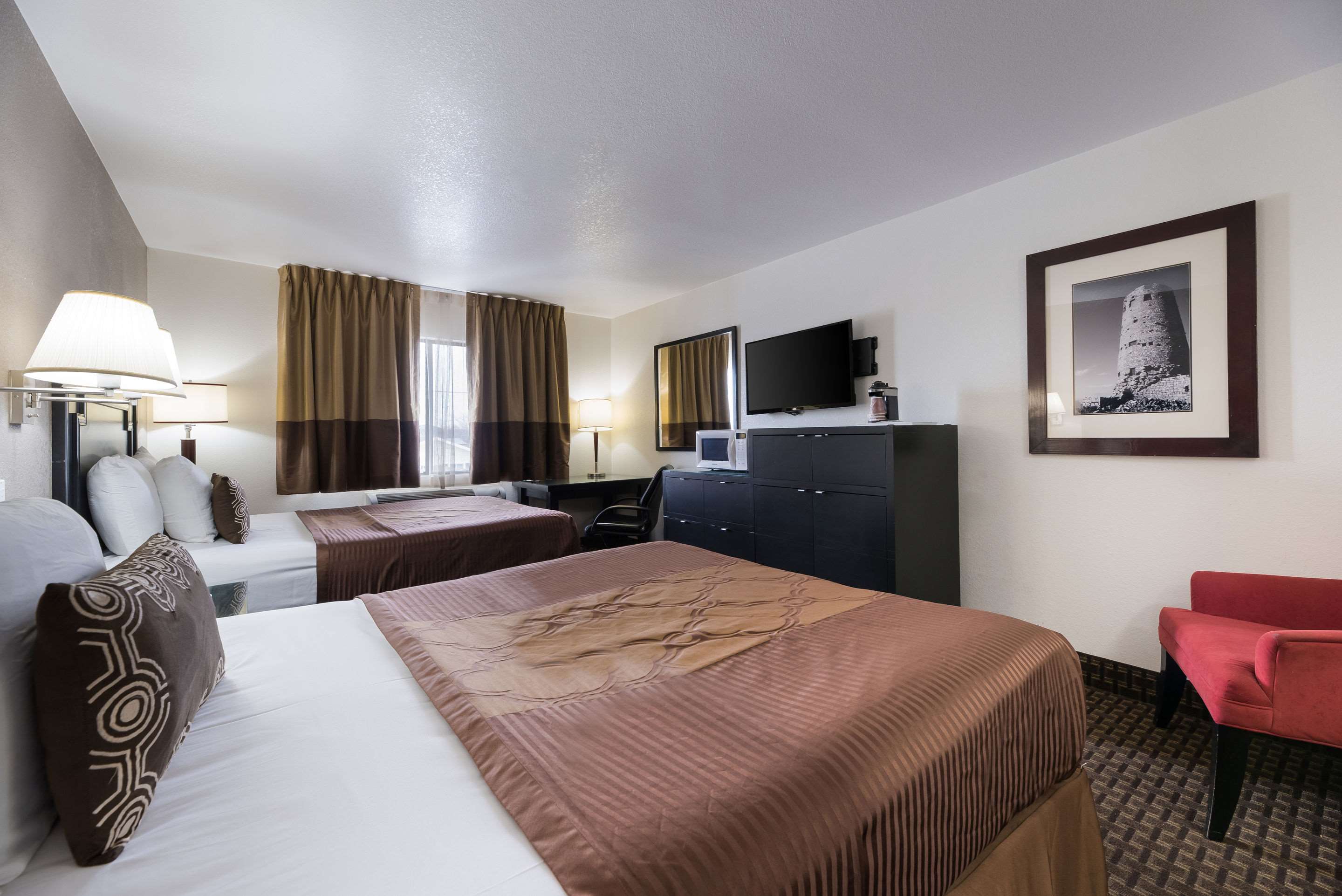 Econo Lodge Inn & Suites