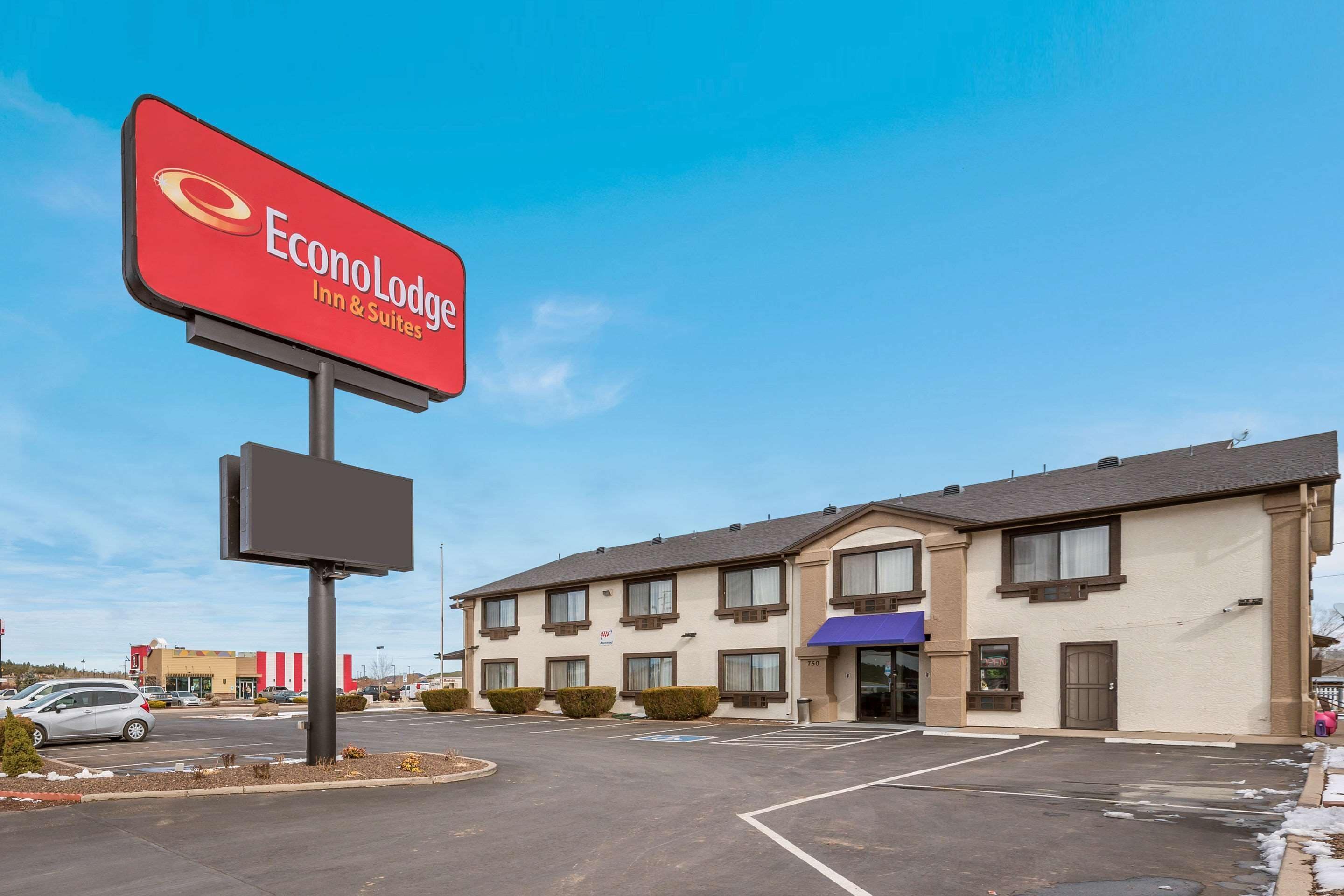 Econo Lodge Inn & Suites