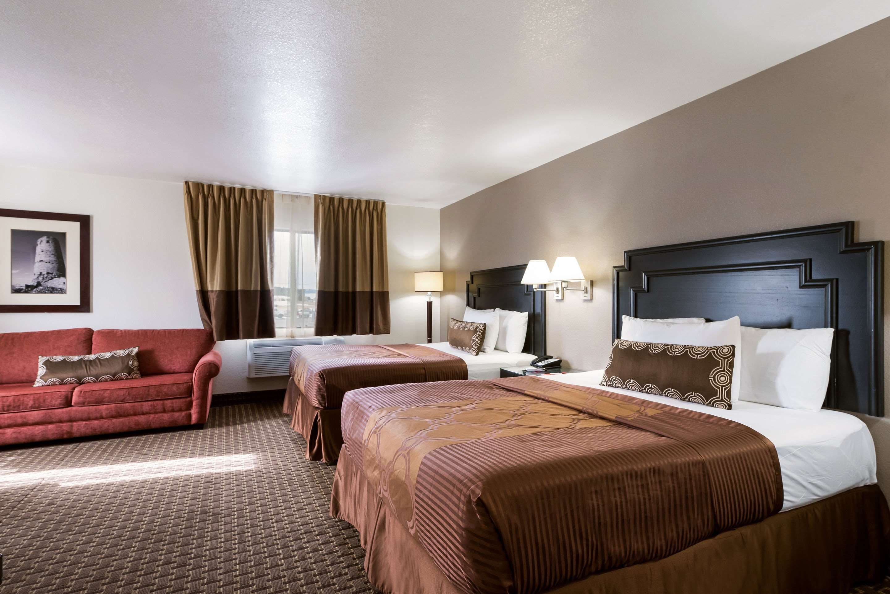 Econo Lodge Inn & Suites