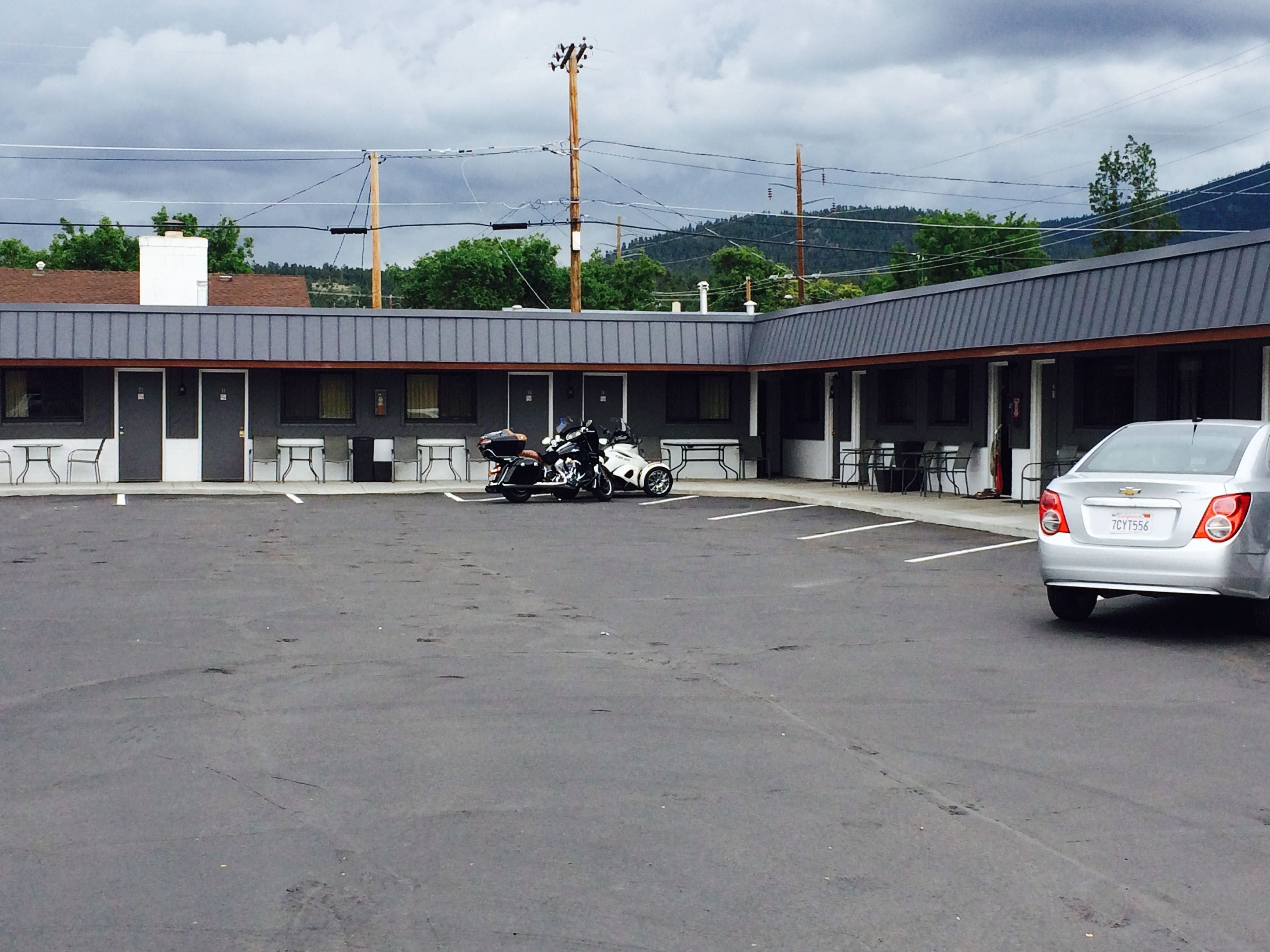 Highlander Motel