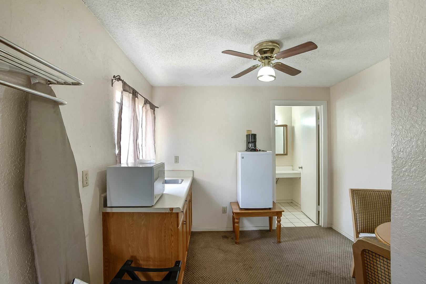 Arizona Inn & Suites by OYO Rooms