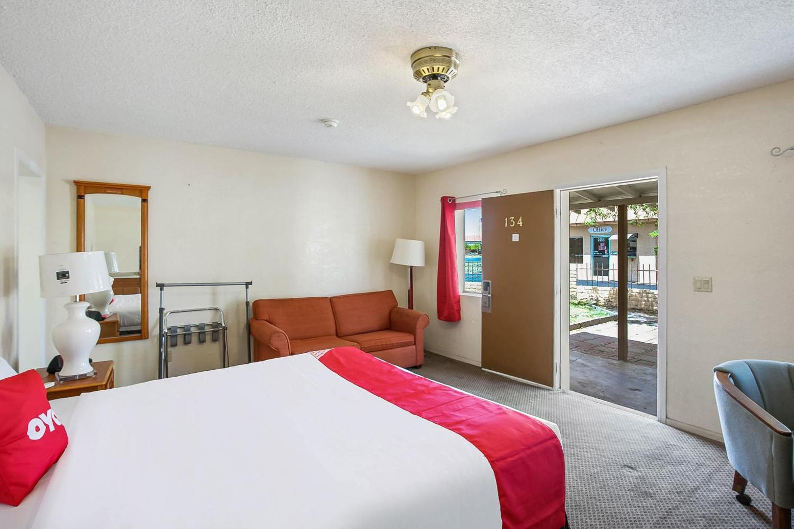 Arizona Inn & Suites by OYO Rooms