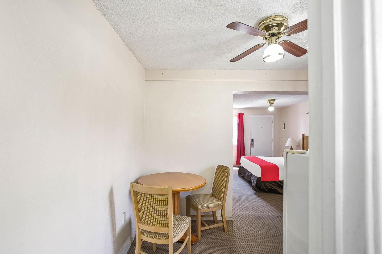 Arizona Inn & Suites by OYO Rooms
