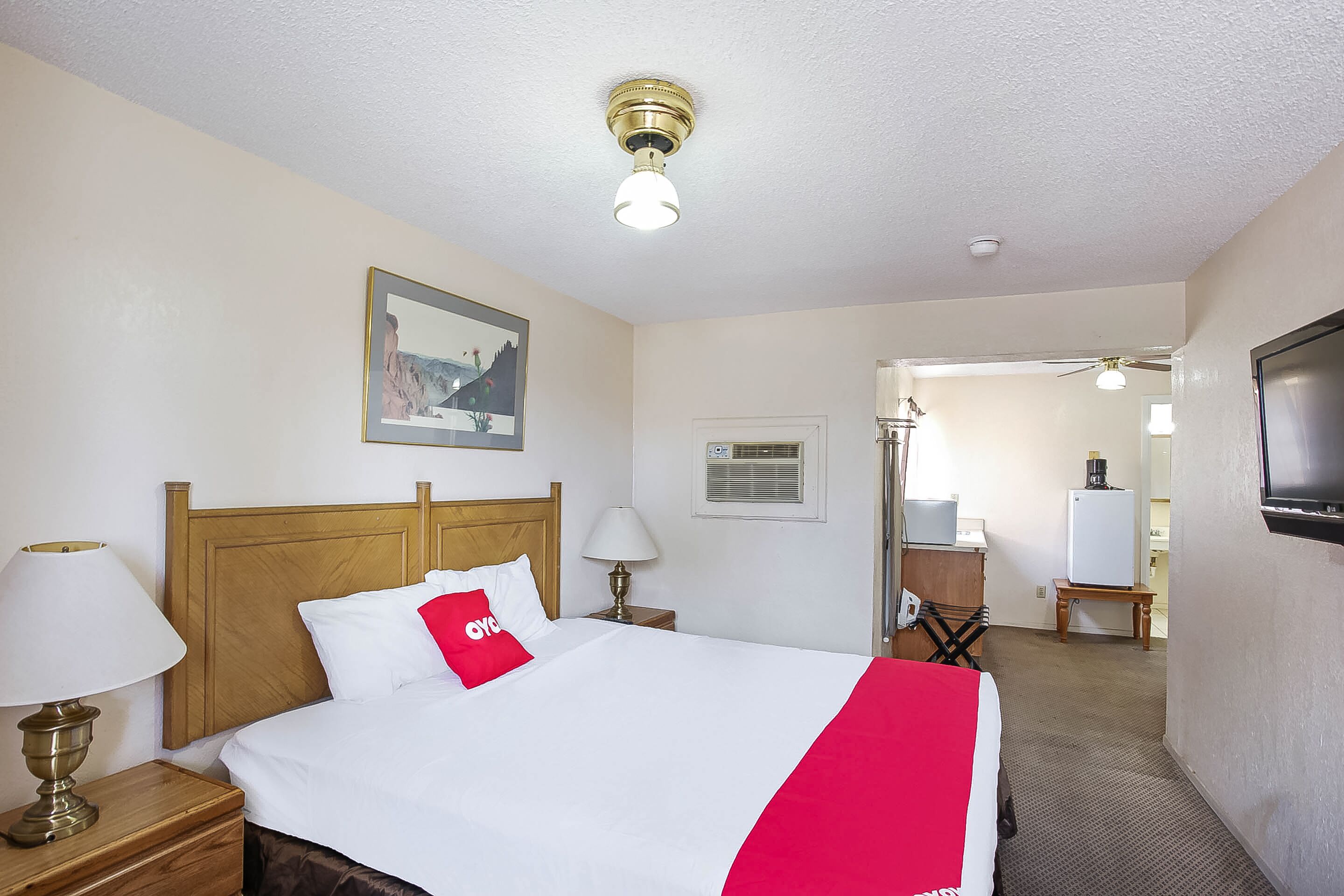 Arizona Inn & Suites by OYO Rooms