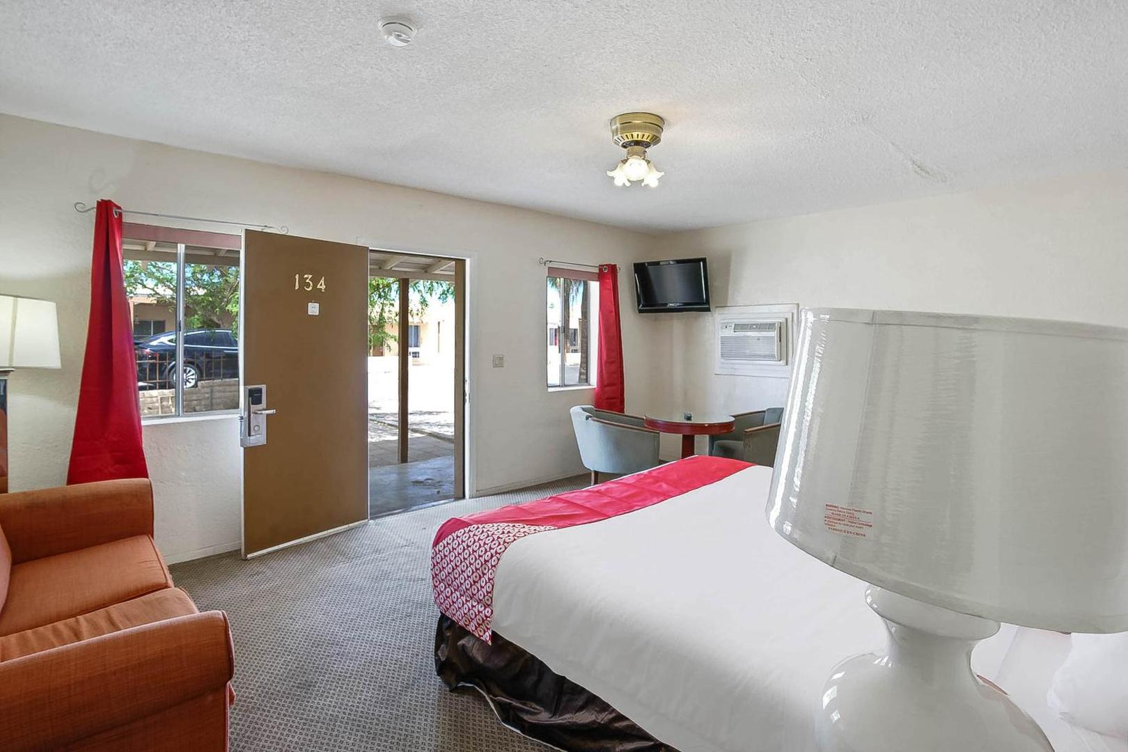 Arizona Inn & Suites by OYO Rooms