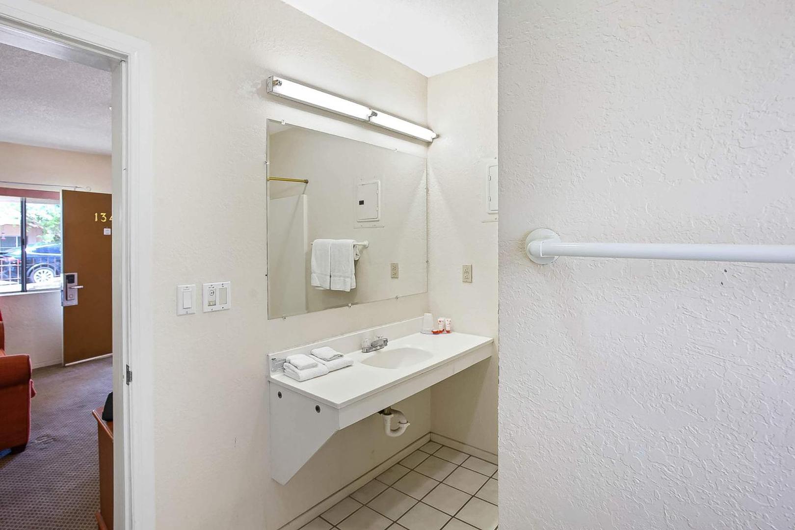 Arizona Inn & Suites by OYO Rooms
