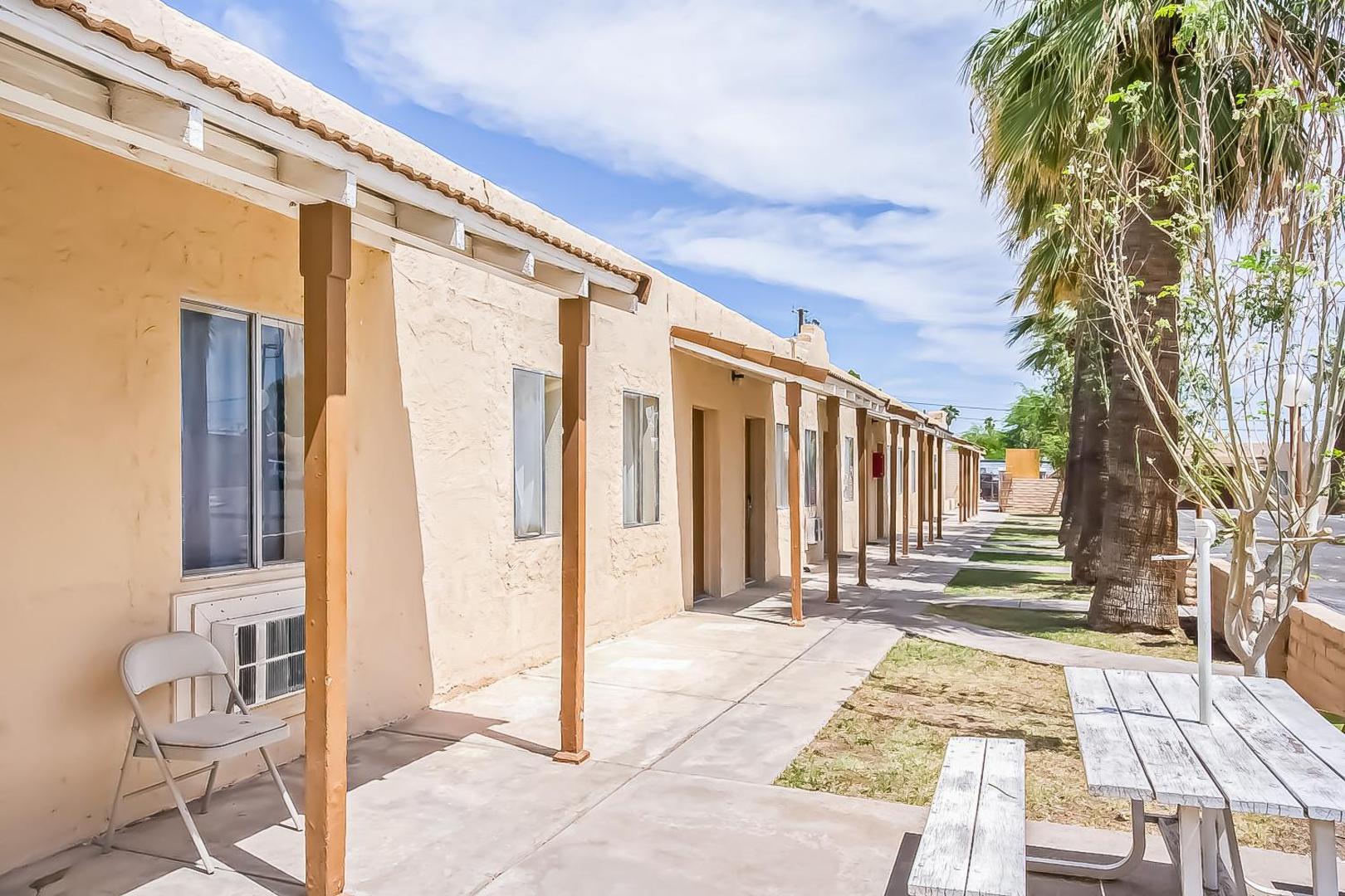 Arizona Inn & Suites by OYO Rooms