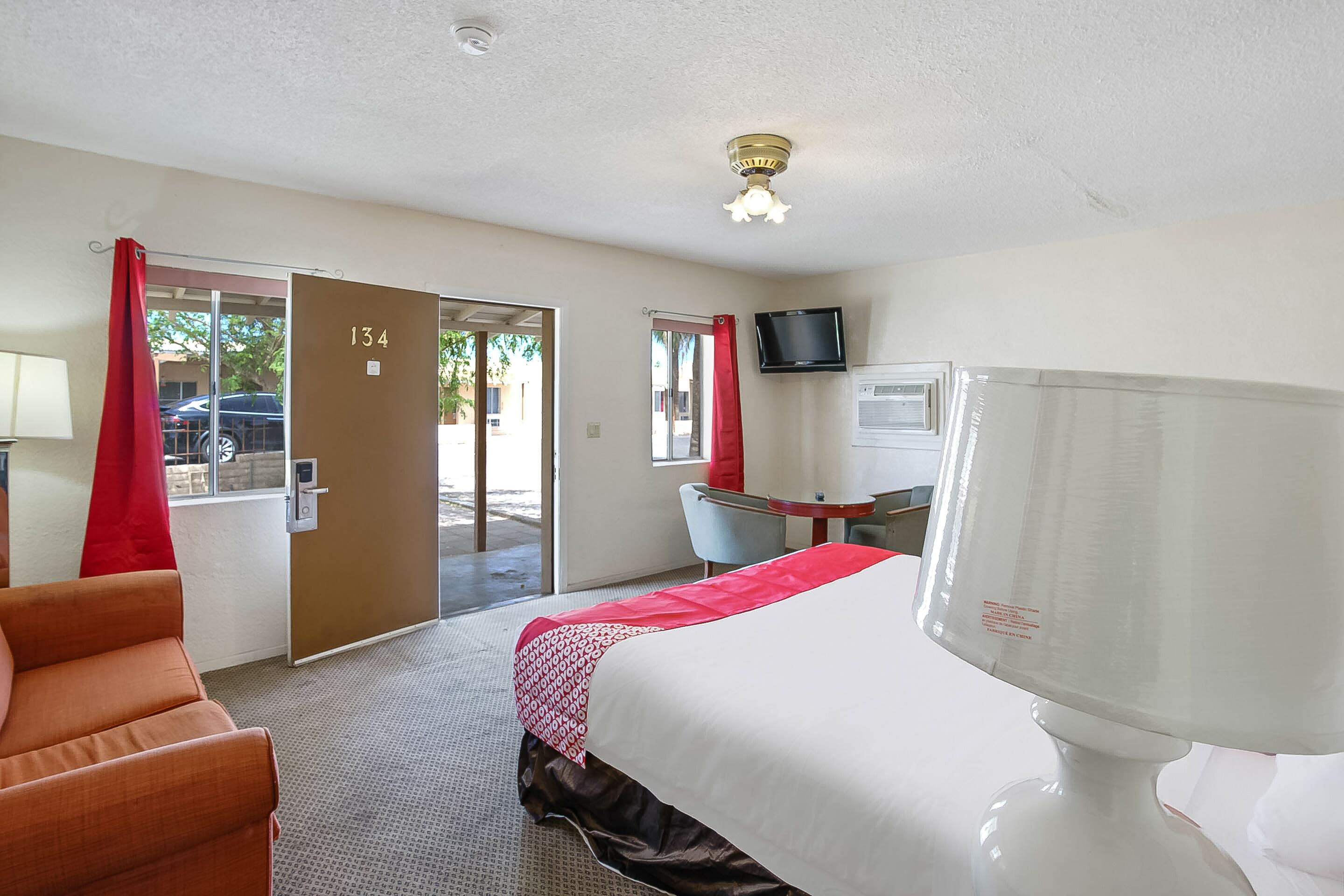 Arizona Inn & Suites by OYO Rooms