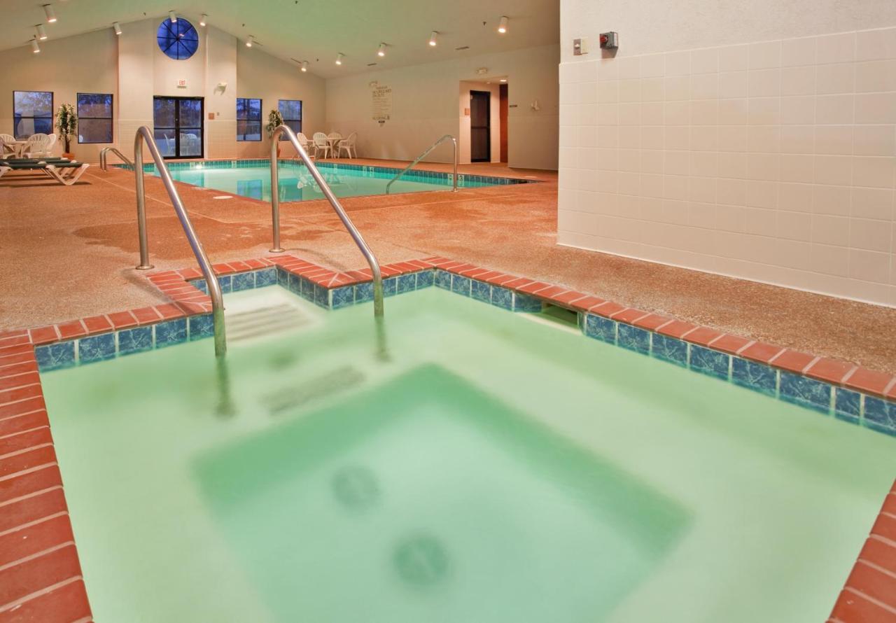 Holiday Inn Express & Suites Batesville