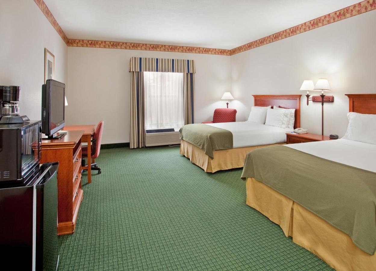 Holiday Inn Express & Suites Batesville