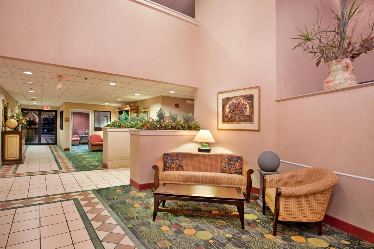 Holiday Inn Express & Suites Batesville