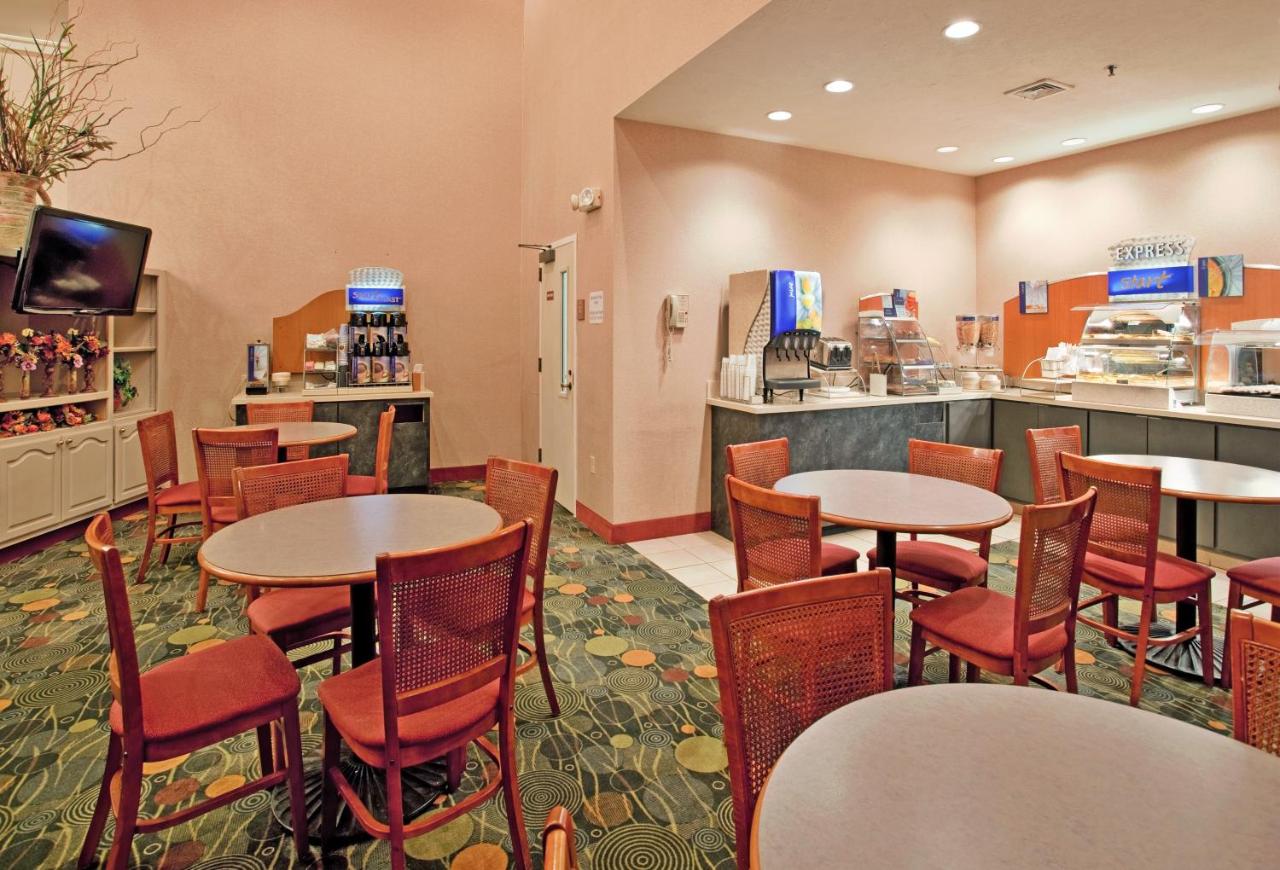 Holiday Inn Express & Suites Batesville