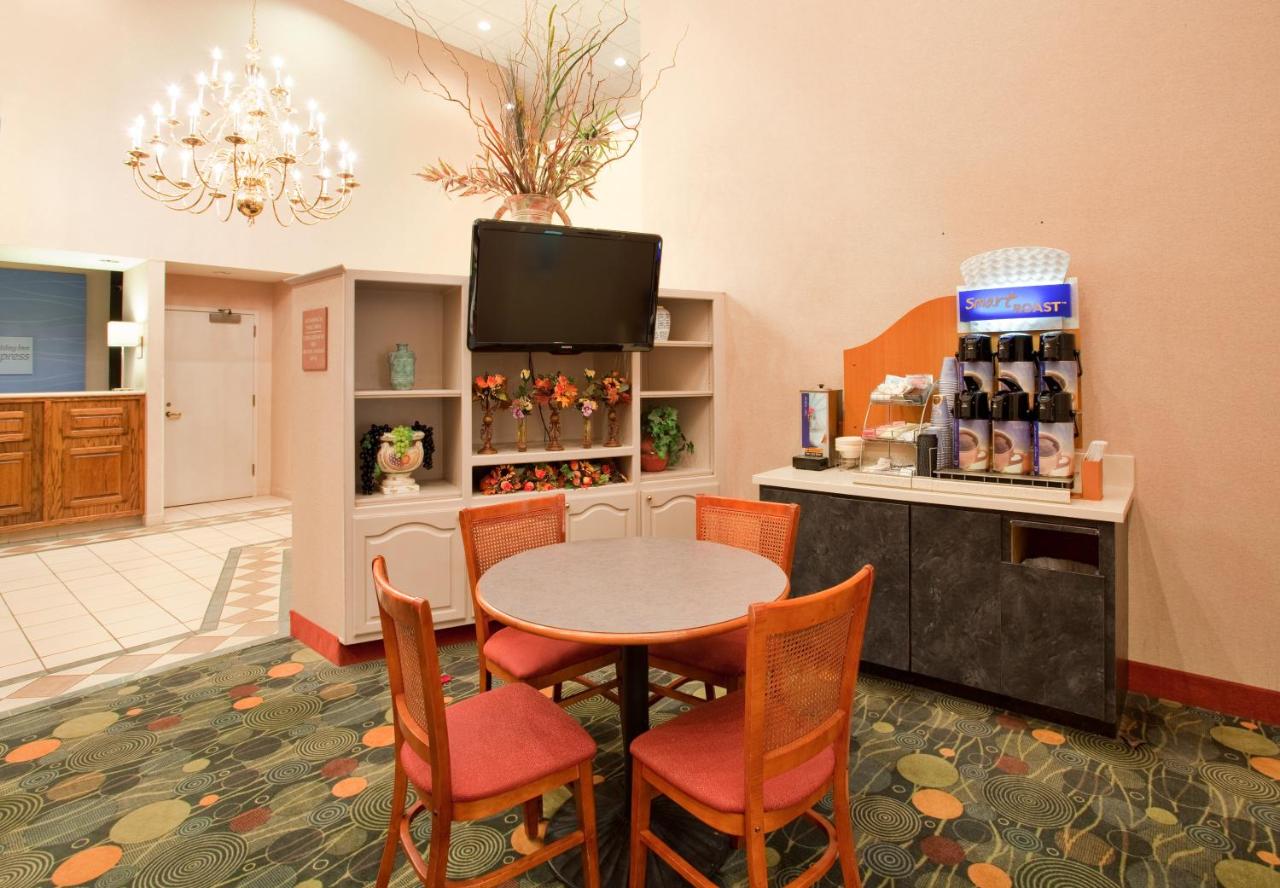 Holiday Inn Express & Suites Batesville