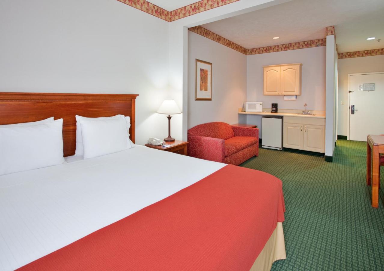 Holiday Inn Express & Suites Batesville